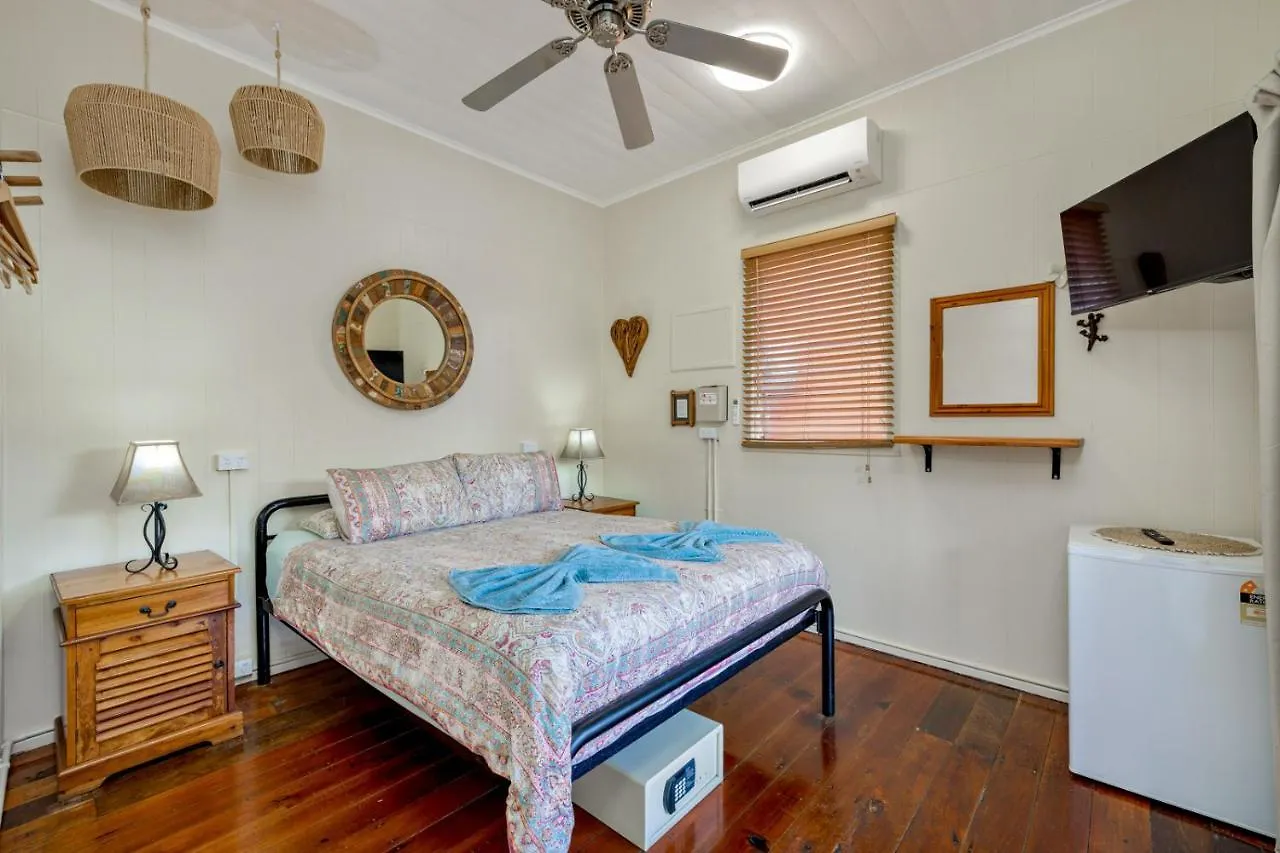 Travellers Oasis Hostel Cairns Australia