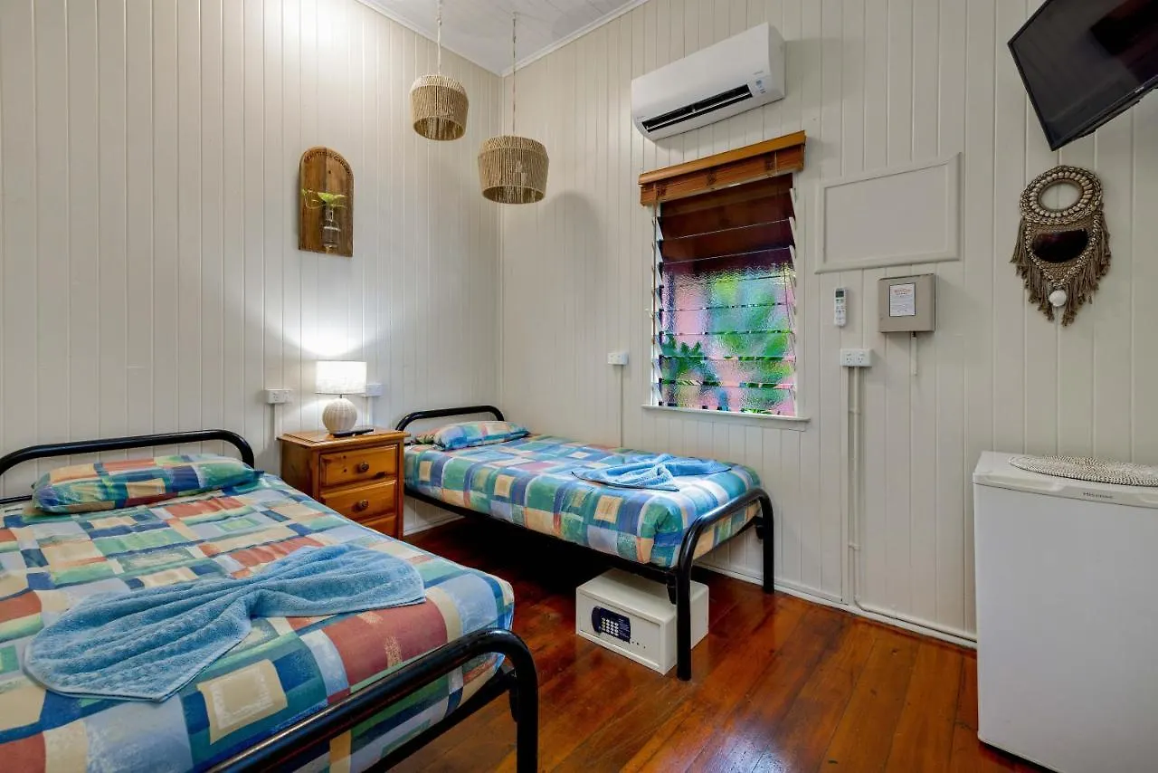 Travellers Oasis Hostel Cairns Australia