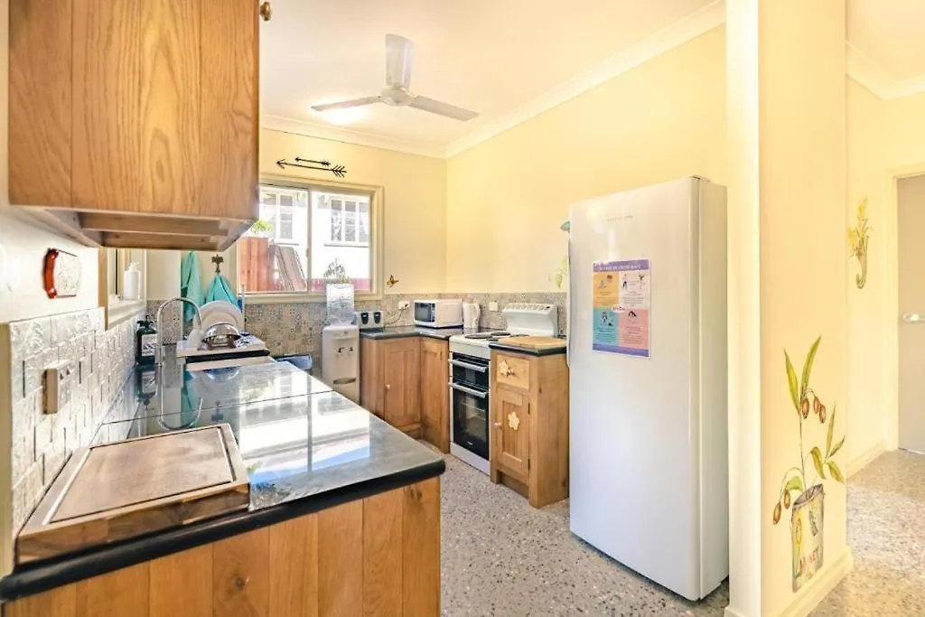 Travellers Oasis Hostel Cairns