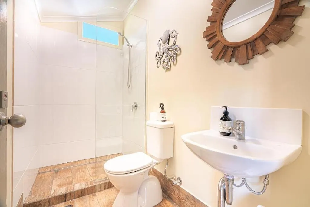Travellers Oasis Hostel Cairns Australia
