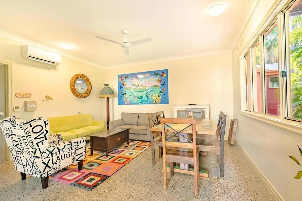 Travellers Oasis Hostel Cairns Australia